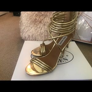 BRAND NEW Steve Madden sandal heels